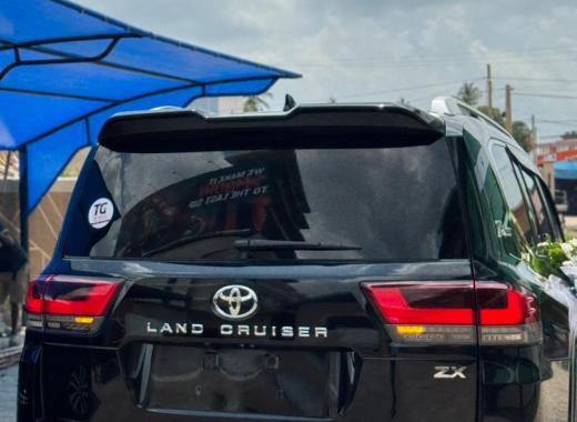Land Cruiser lc 300