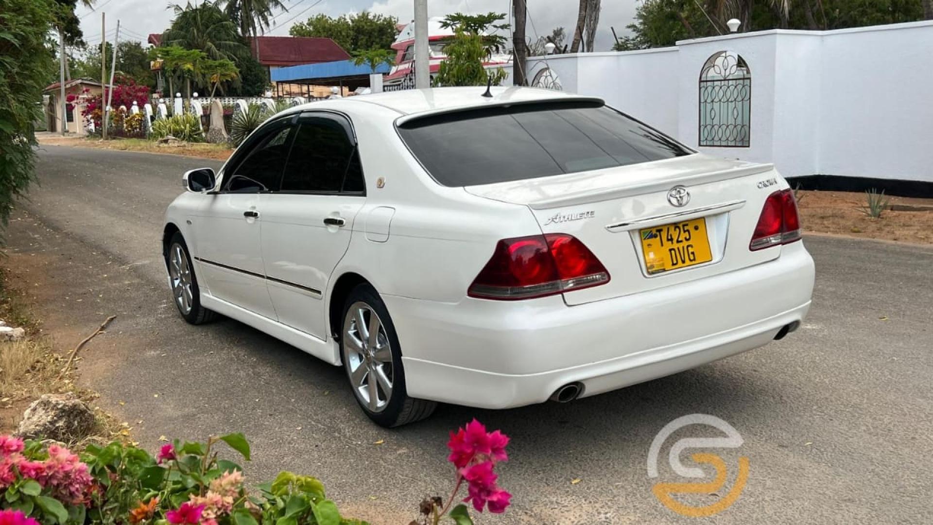 TOYOTA CROWN