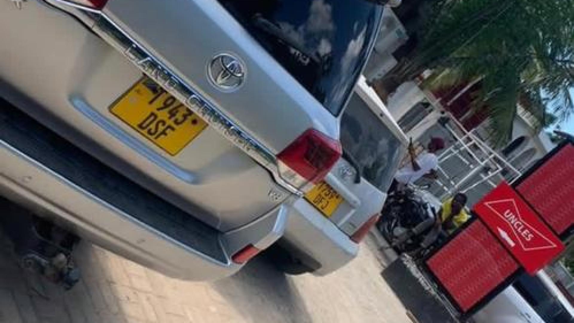 LAND CRUISER  V8