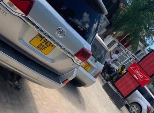 LAND CRUISER  V8